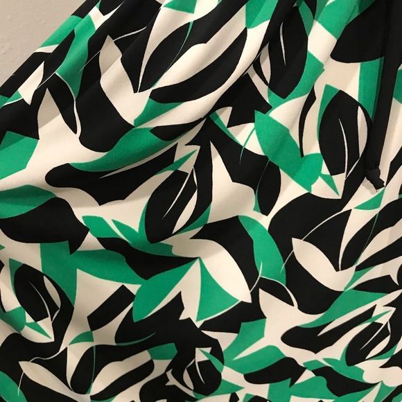 Bisou Bisou v-neck midi dress - Picture 8 of 10